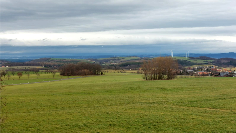 Von Schnee kann man selbst im Bergland derzeit nur träumen ©MeiDresden.de