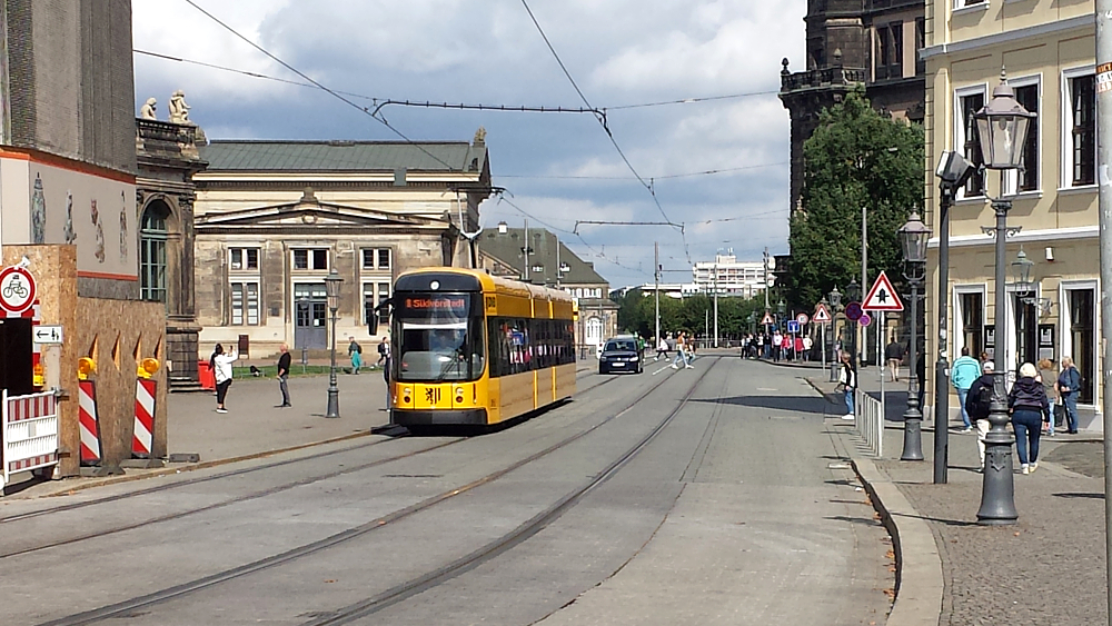 Linie 8 Theaterplatz  © MeiDresden.de