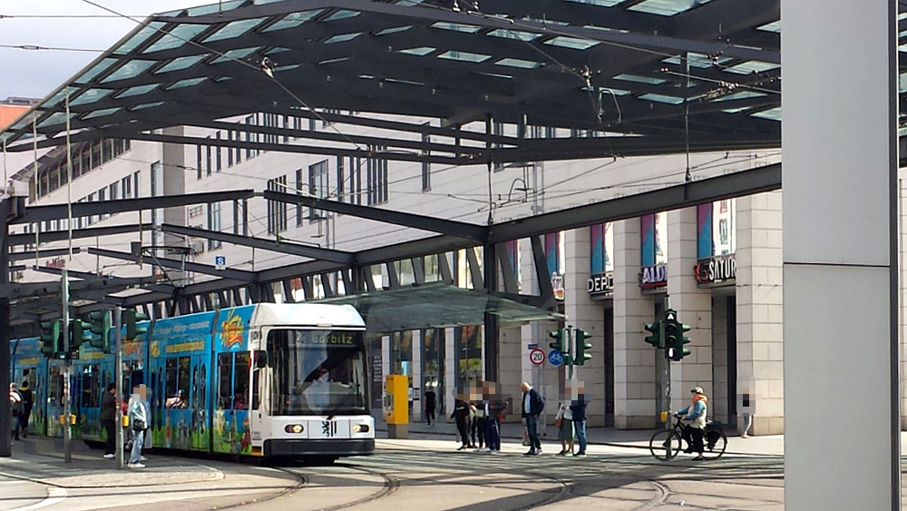 "Nächste Haltestelle Pirnaischer Platz - Altmarkt-Galerie Dresden"   Foto: © MeiDresden.de