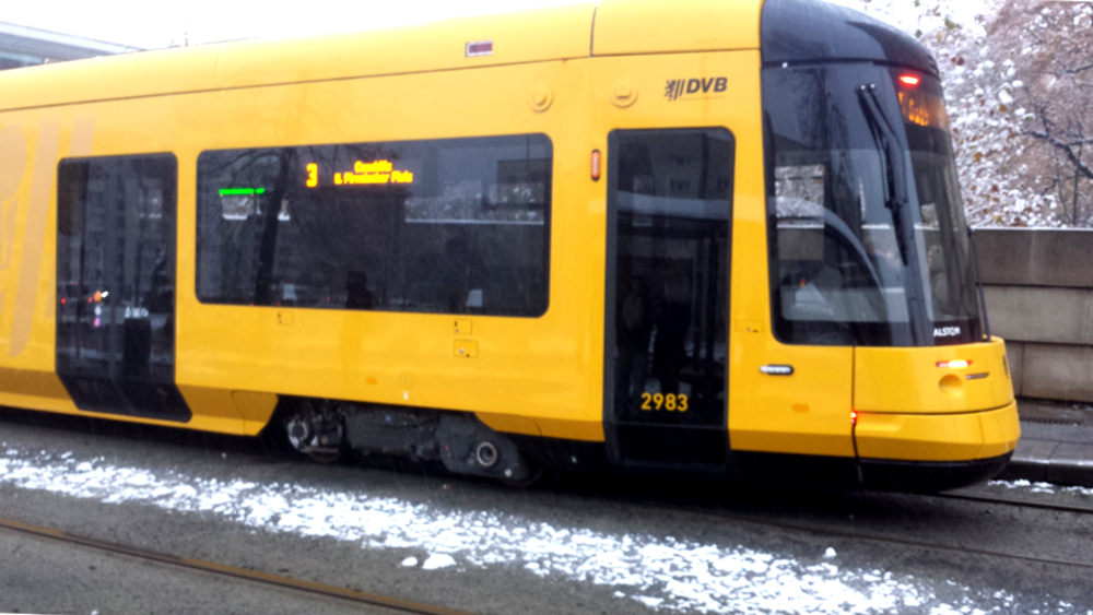 NGT- DXDD 2983 (Zweirichtungsfahrzeig) auf der Linie 3 unterwegs ©MeiDresden.de