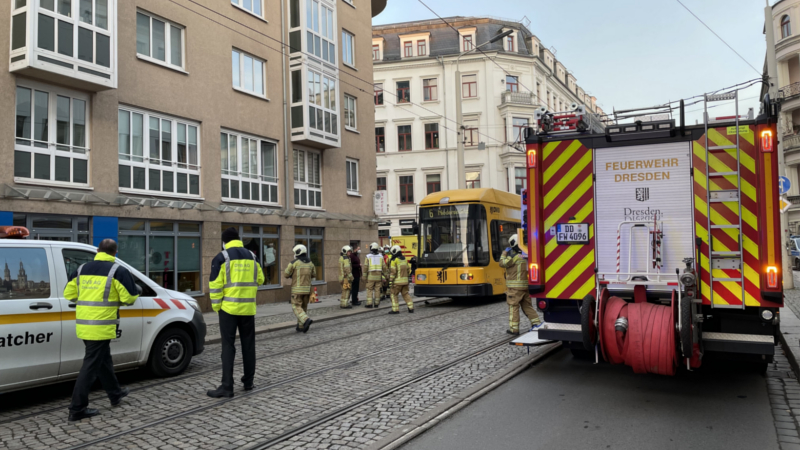©  Feuerwehr Dresden Einsatzkräfte sichern die Unfallstelle